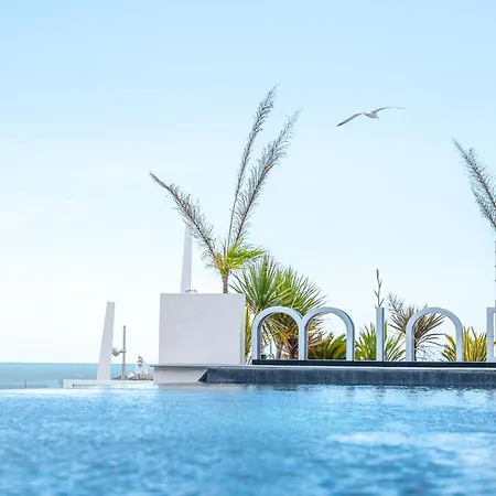 Luxury Mind Vue Exceptionnelle Pied Dans L'eau Parkings Prives 2 Places Climatisation Hyper Centre D'exception *