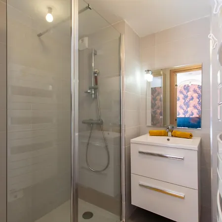 Luxury Mind Vue Exceptionnelle Pied Dans L'eau Parkings Prives 2 Places Climatisation Hyper Centre D'exception *