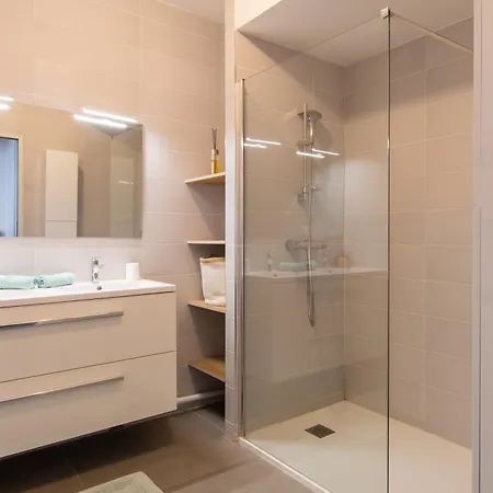 Luxury Mind Vue Exceptionnelle Pied Dans L'eau Parkings Prives 2 Places Climatisation Hyper Centre D'exception アパート ラ・グランド・モット