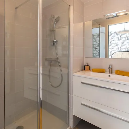 Luxury Mind Vue Exceptionnelle Pied Dans L'eau Parkings Prives 2 Places Climatisation Hyper Centre D'exception *